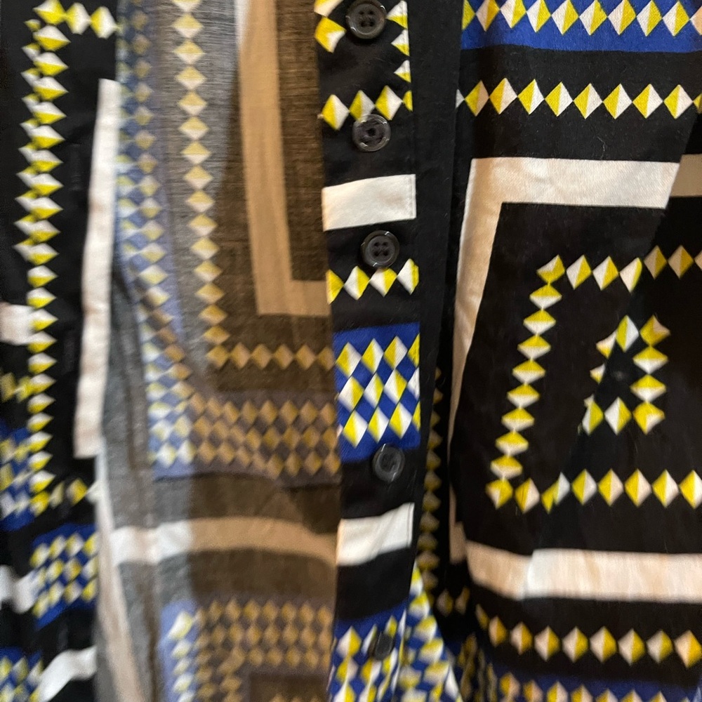 Gorgeous geometric pattern blouse - Picture 4 of 5